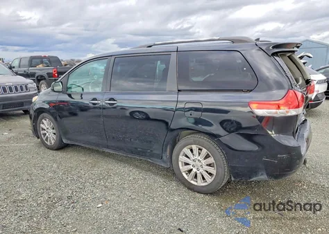 2011 Toyota Sienna z USA, uszkodzony, nr VIN 5TDDK3DC9BS009412